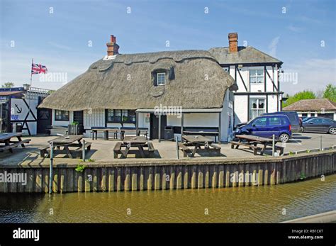 Anchor Pub Yalding River Medway Kent Stock Photo Alamy