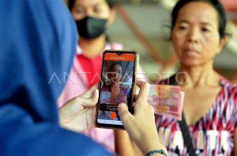 Penyaluran Bansos Kemensos Di Bali Antara Foto