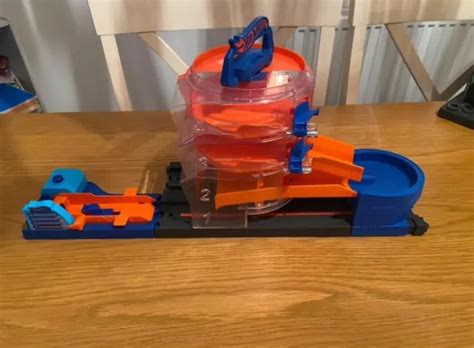 HOT WHEELS CITY Super Spin Dealership GBF 95 Playset Play Set SEE DESCRIPTION 10 00 PicClick UK