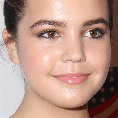 Bailee Madison Makeup Gold Eyeshadow And Pink Lipstick Steal Her Style