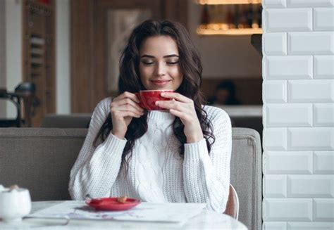 Портрет девушки в кафе | Идеи для фото, Кафе