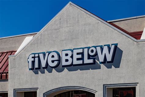 Five Below Store Sign Editorial Stock Photo Image Of Five 75765143