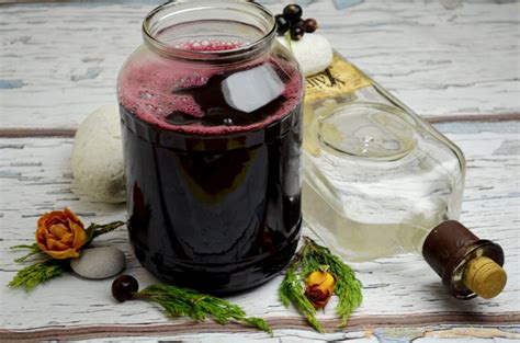 Ликер из вишни и черной смородины