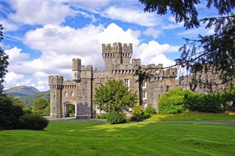 Wray castle in Cumbria, England 🏴󠁧󠁢󠁥󠁮󠁧󠁿 : r/castles