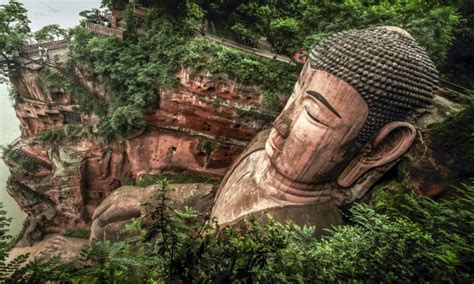 flood waters reach  toes  chinas famous giant buddha statue