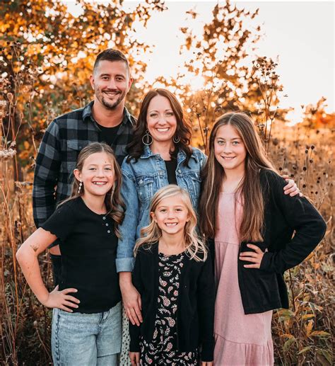 Lindsey Woods – KW Cares