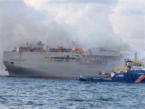 Brand Op Vrachtschip Bij Ameland Na Uren Nog Niet Geblust Berging