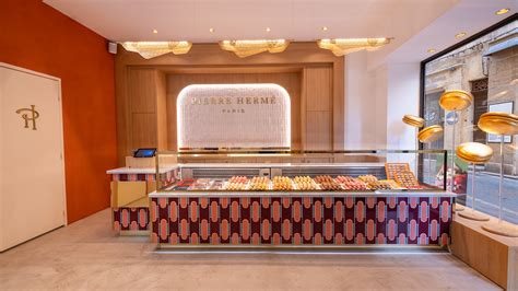 Ouverture de la première boutique du pâtissier Pierre Hermé à Aix en