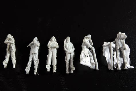 Sailors at the harbor slam sea forecast for recent errors 3