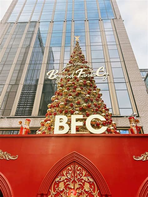 Christmas Tree in Shopping Mall Editorial Image - Image of tourism ...