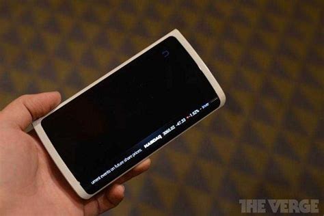 В 2014 году Samsung представит смартфон с трехсторонним дисплеем ...