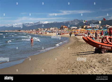 Viareggio italy beach hi-res stock photography and images - Alamy