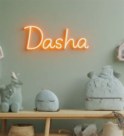 Неоновая вывеска с именем на заказ: именные светящиеся надписи и ...