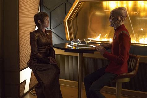 Star Trek: Discovery Needs More of Saru and T'Rina's Sweet Flirtations | Den of Geek