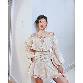 Mua SET ÁO NUDE HOA NỔI BẸT VAI BÈO KÈM CHÂN VÁY