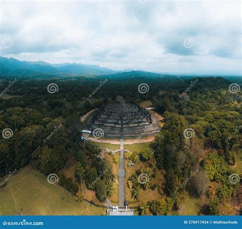 印尼婆罗浮屠佛寺的空中景观 库存照片 图片 包括有 旅游业 拱道 发芽 风景 晚上 纪念碑 278917454