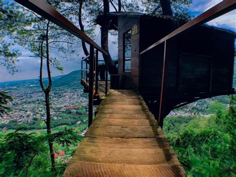 Spot Omah Kayu Rumah Kayu Di Kawasan Paralayang Batu Malang