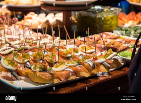 Pintxos San Sebastian Stockfotos Und Bilder Kaufen Alamy