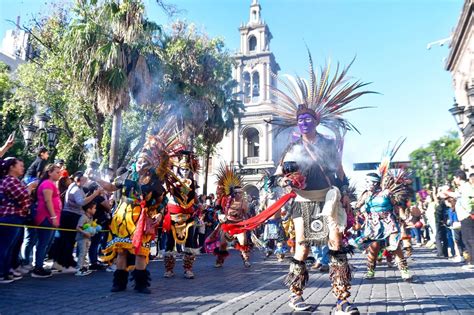 Celebran el Día de Muertos con Desfile de Calaveras en Monterrey