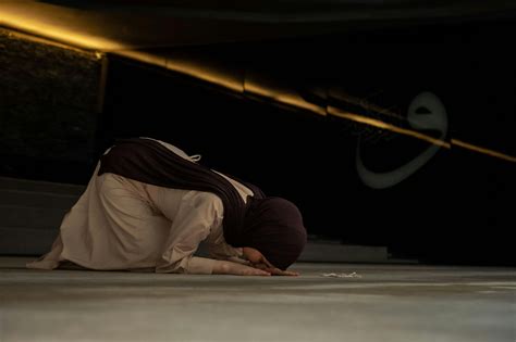 Prostration Photos, Download The BEST Free Prostration Stock Photos ...