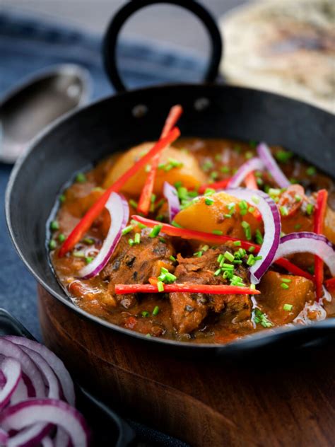 Aloo Gosht Pakistani Meat And Potato Curry Krumpli