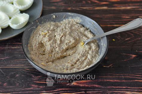 Яйца, фаршированные рыбными консервами — рецепт с фото пошагово