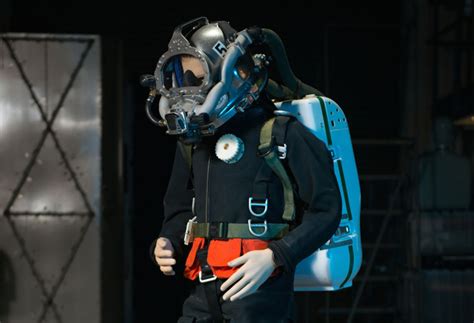 Easy On The Helium U S Navy Scientists Develop New Diver Life Support