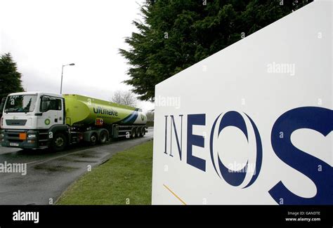 Petrol Tankers Leaving Ineos Refinery At Grangemouth Hi Res Stock