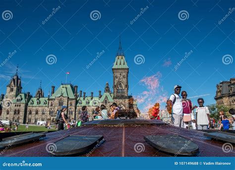 OTTAWA PARLIAMENT BUILDING on SUMMER DAY Editorial Stock Photo - Image ...