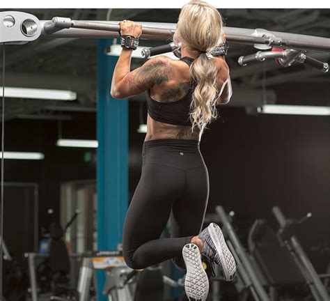 Amy Updike S Sculpted Back And Biceps Workout