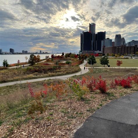 2025 AWESOME Guide to the Award-Winning Detroit Riverwalk