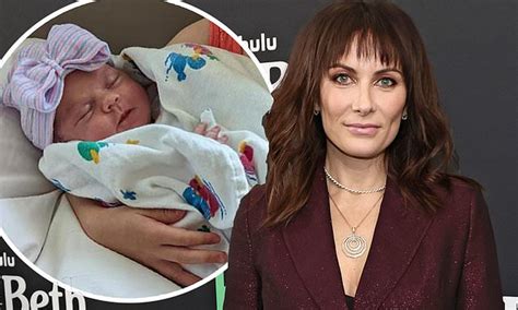 Laura Benanti Announces Arrival Of Second Daughter Louisa Georgia Via Surrogate Daily Mail