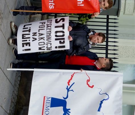 Manifestacja w obronie praw polskiej mniejszości na Litwie Warszawa