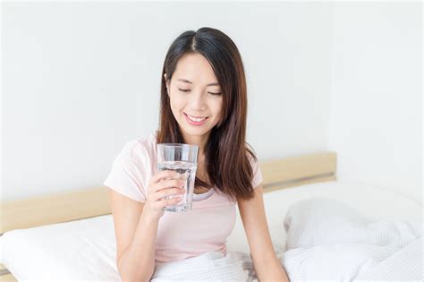 Beneficios De Beber Agua Al Despertar Velfont