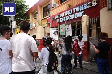 Manila Bulletin News On Twitter Look Students Accompanied By Their