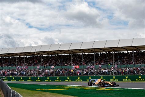 The Ultimate F1 Travel Guide - Silverstone - Along the Racing Line