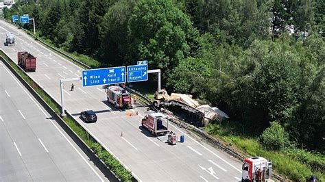 Langer Stau Nach Schwerem Lkw Unfall Auf Der Westautobahn Nachrichten At