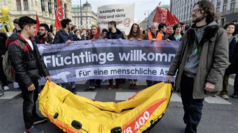 Tausende Menschen Bei Pro Asyl Demo In Wien