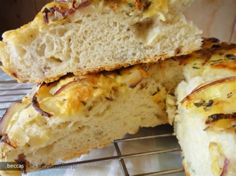 Focaccia Cu Ceapa Si Gouda Produse De Panificatie Si Patiserie