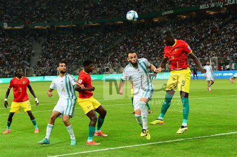 بالصور المنتخب الوطني ينهي شوطه الأول أمام غينيا بالتعادل السلبي