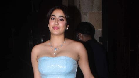 Janhvi Kapoor Looks Beyond Sexy In These Hot Photos From Instagram