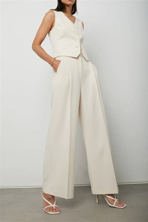 The Best Wide Leg Pants For Women 2022 How To Wear The Wide Leg Trend