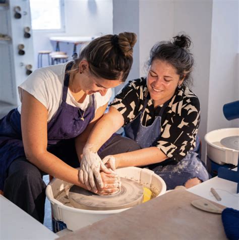 ATELIER INITIATION TOURNAGE EN CÉRAMIQUE Stages et ateliers