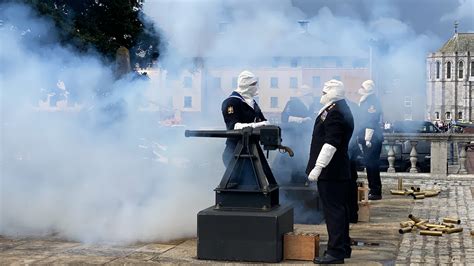 Queen Elizabeth Ii Gun Salutes Honour Queen As Uk Mourns