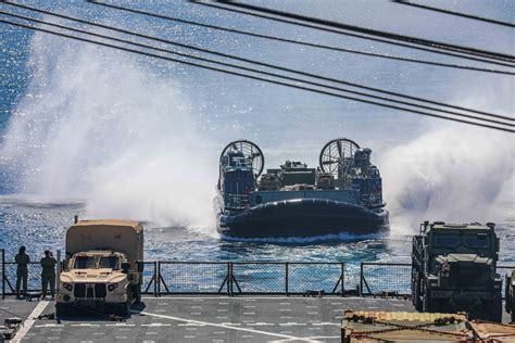 Dvids Images Uss Carter Hall Conducts Lcac Operations Image 3 Of 7