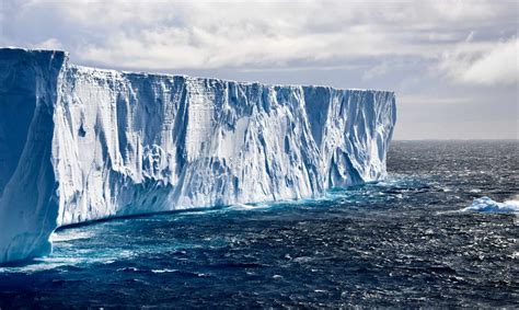 What are the two largest ice shelves in Antarctica? - LargestandBiggest.com