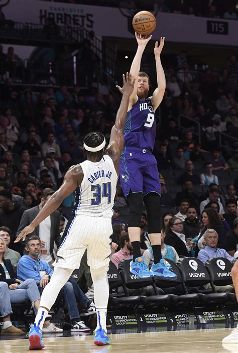 Balanced Scoring Carries Magic Over Hornets Reuters