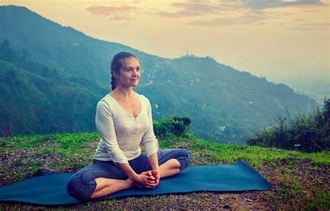 10 Posturas De Yoga Efectivas Para Aliviar La Ansiedad Yoga 2024