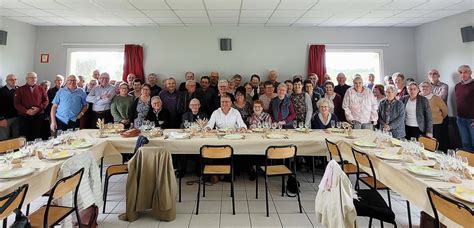 Hardinvast Soixante neuf joyeux convives au repas des aînés