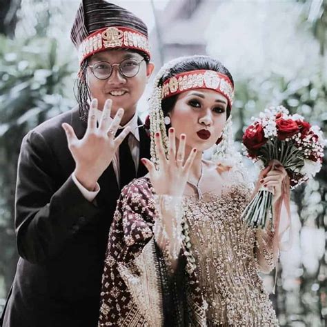 10 Ide Pose Pengantin Di Pelaminan Yang Bagus Dan Unik